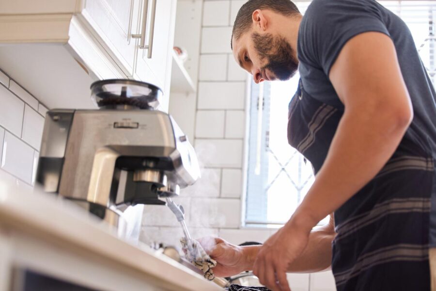 Come pulire la macchina del caffè guida completa e facile